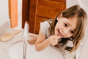 flossing-kid-flossing-helping-my-kid-floss